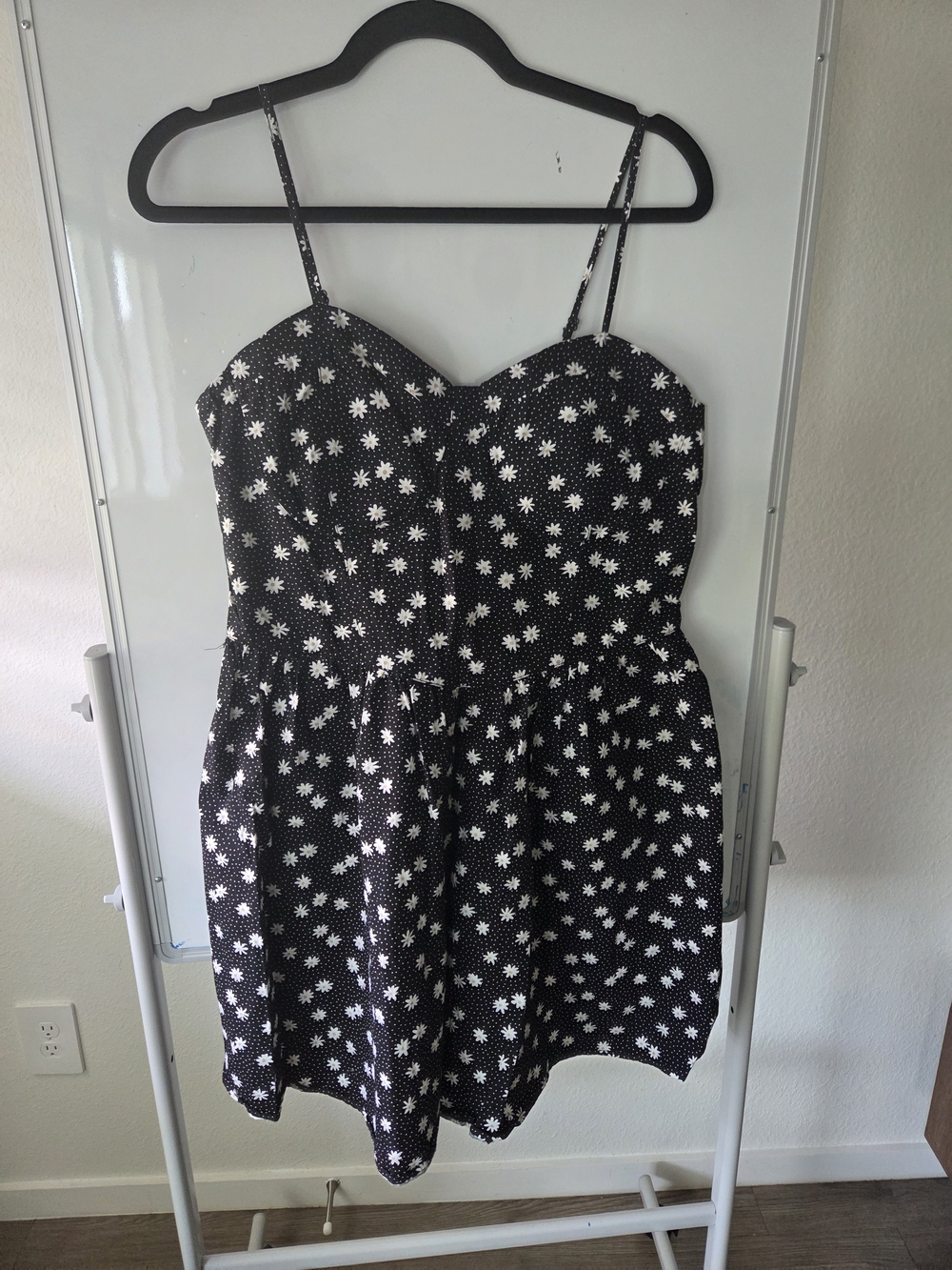 Black Daisy Print Sundress with Sweetheart Neckline Mini Dress